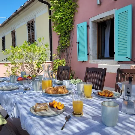 Vakantiehuis Casa Acqua Dolce - House With 4 Bedrooms And Own Oprtalj
